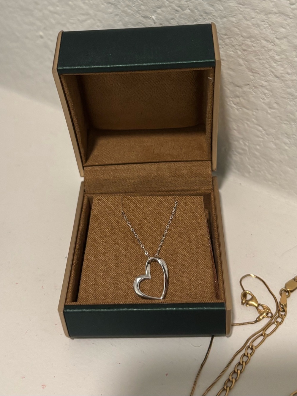 $445 Sisgem 14k White Gold Floating Heart Pendant Necklace